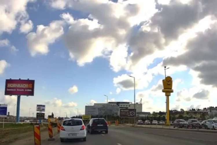 Furios și iute, varianta de Cluj: O mașină face depășiri periculoase pe străzile orașului: „S-a băgat peste Opel cu forța” VIDEO