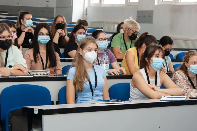 UMF dă startul unei noi ediții a Junior Summer MedSchool: Detalii despre tabăra dedicată viitorilor medici, stomatologi și farmaciști