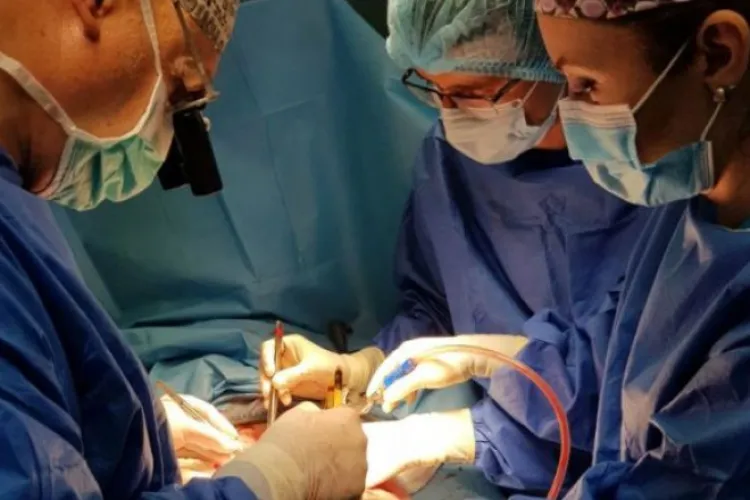 Gest suprem de iubire la Cluj: O mamă i-a dăruit o nouă viață copilului de 9 ani, după un transplant deosebit de complex