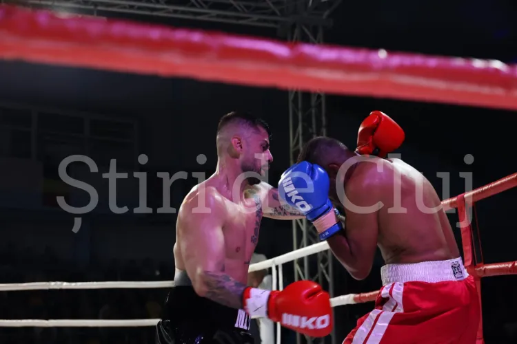 FOTO/VIDEO. Pugilistul clujean Marius Antonietti, victorie fulgerătoare prin KO! Boxerul face un nou pas în clasamentul mondial