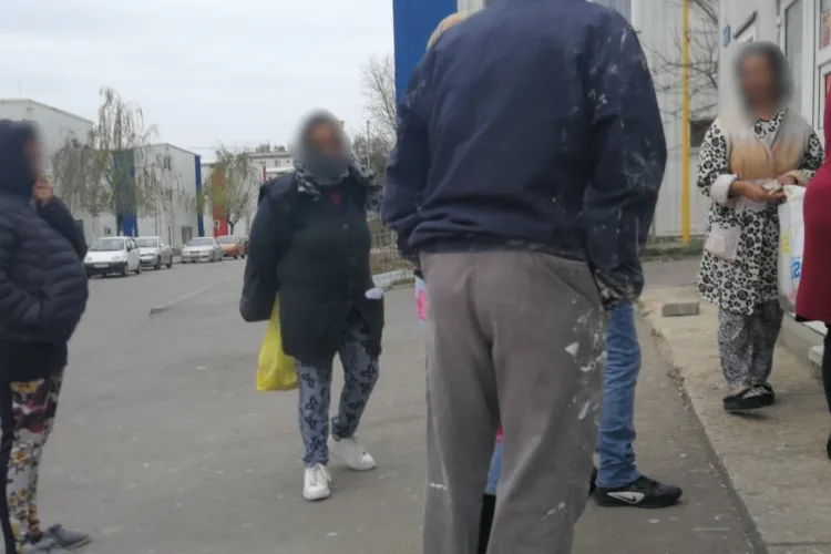 Ca în vestul sălbatic! Mai mulți indivizi dubioși le fac zile negre locuitorilor unei străzi din Cluj: ,,Urinează pe garduri, urlă și consumă alcool”