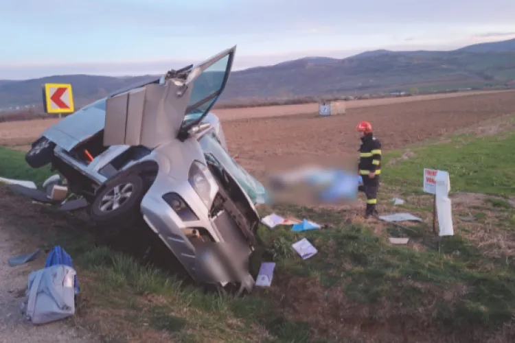 Accident GRAV în Cluj. Trei oameni au murit, alți 5 răniți, între care un bebeluș, în urma impactului devastator dintre un microbuz și un camion VIDEO