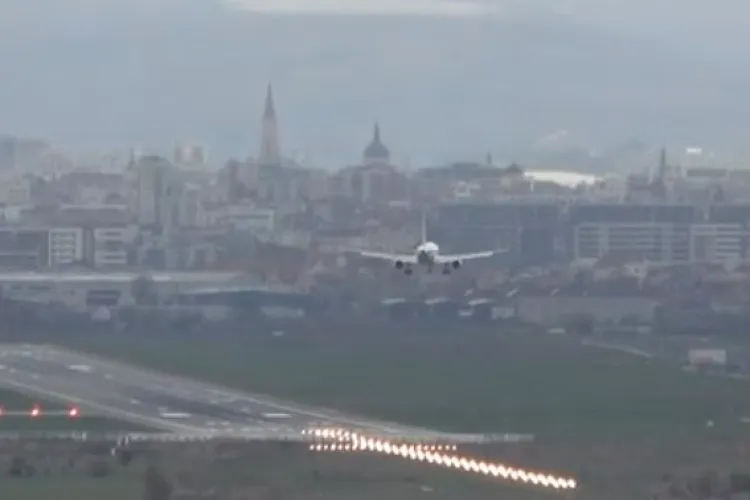 ATERIZĂRI SPECTACULOASE, filmate pe Aeroportul Cluj-Napoca. Avioanele au „dansat” în aer și au aterizat oblic VIDEO