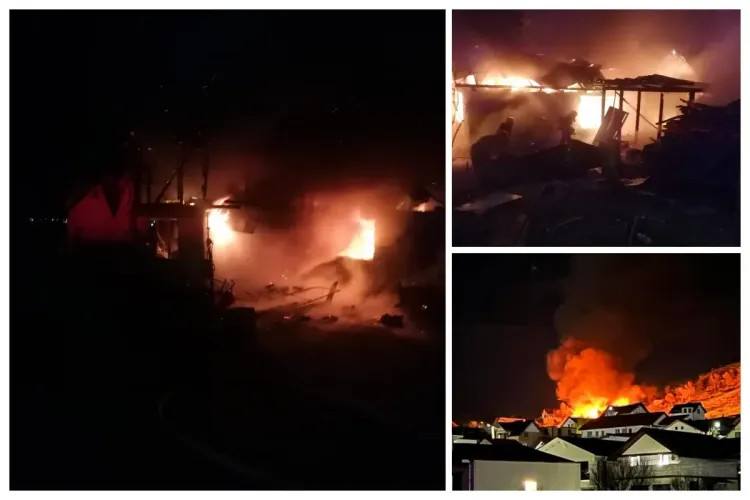 VIDEO Incendiu puternic la două case din Sânnicoară, Cluj: Focul pornit de la un coș neizolat este vizibil de la sute de metri