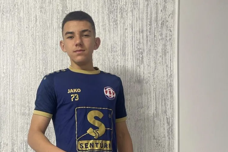 Chiar și cei mici pot lăsa urme mari - Denis Pop, senzația fotbalului din Dej. La doar 14 ani a fost ales să joace pentru U19 în Germania