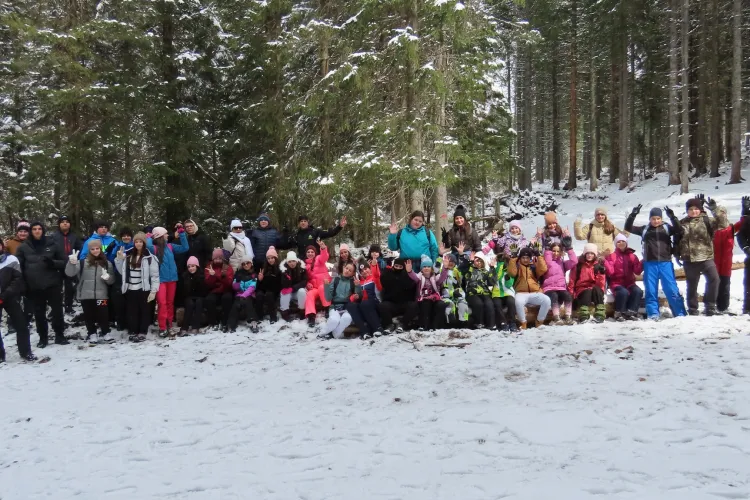 FOTO Escapadă inedită pentru zeci de elevi in Apuseni în Săptămâna Altfel