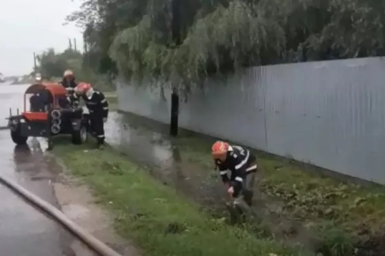 Ploile au făcut ravagii într-un cartier din Cluj-Napoca! Locuitorii cer ajutor autoritățiilor clujene: „Situația se repetă la fiecare ploaie mai serioasă”