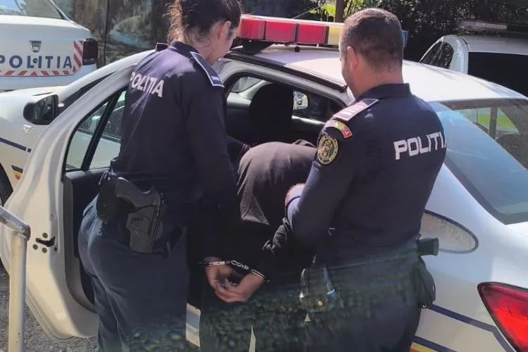 Doi infractori clujeni dați în urmărire internațională au fost prinși de polițiști! Au fost aduși în România și vor sta ani buni după gratii 