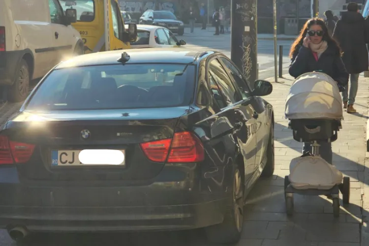 S-a depășit orice limită! Pietonii din Cluj-Napoca, puși zilnic în pericol. Mașinile blochează totul: „Vă rugăm să ne ajutați” 