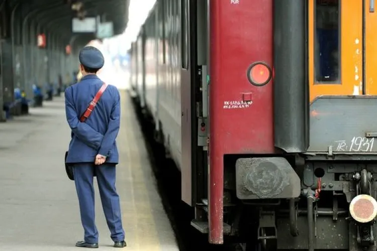 Situație comică într-o gară! Un tren a plecat fără ,,naș” și câțiva pasageri. Mecanicul și-a dat seama doar în stația următoare