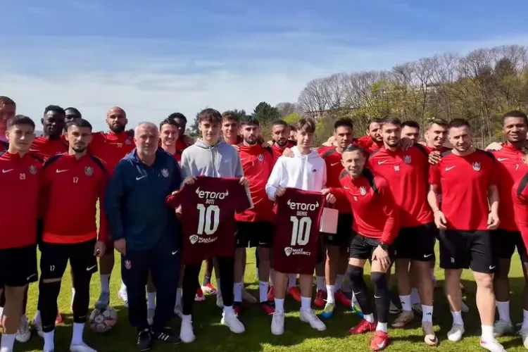 Cei doi tineri agresați după meciul cu „U” au avut o surpriză din partea jucătorilor de la CFR Cluj: „Trăiesc prin același spirit alb-vișiniu”