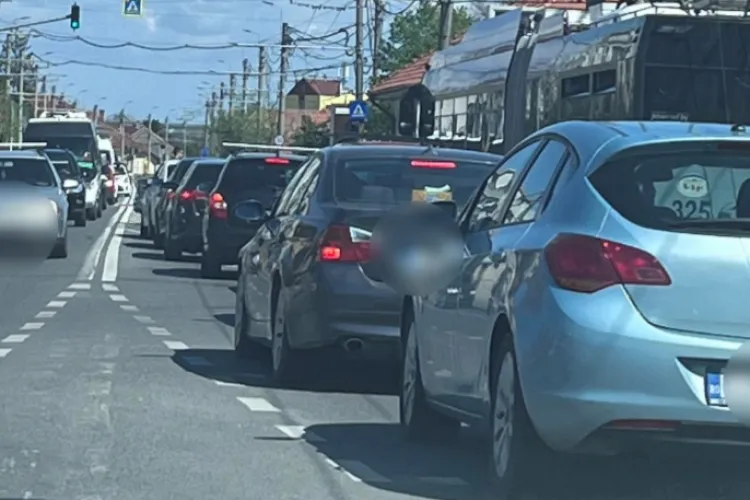 Accident în zona podului IRA din Cluj-Napoca! Traficul, complet paralizat. S-a circulat bară la bară  - FOTO 