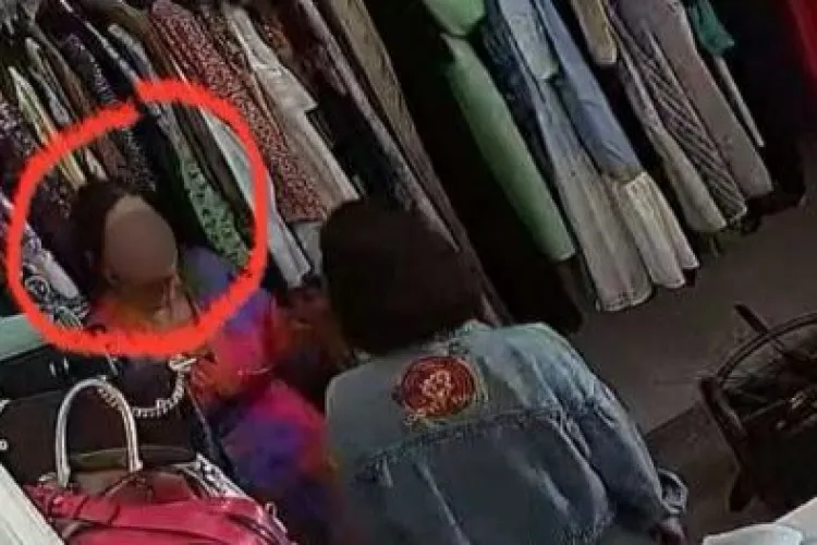 Furt cu stil printre umerașe: Două doamne surprinse de camere într-un magazin din Cluj. „Dacă nu vă întoarceți, chem Poliția!” FOTO