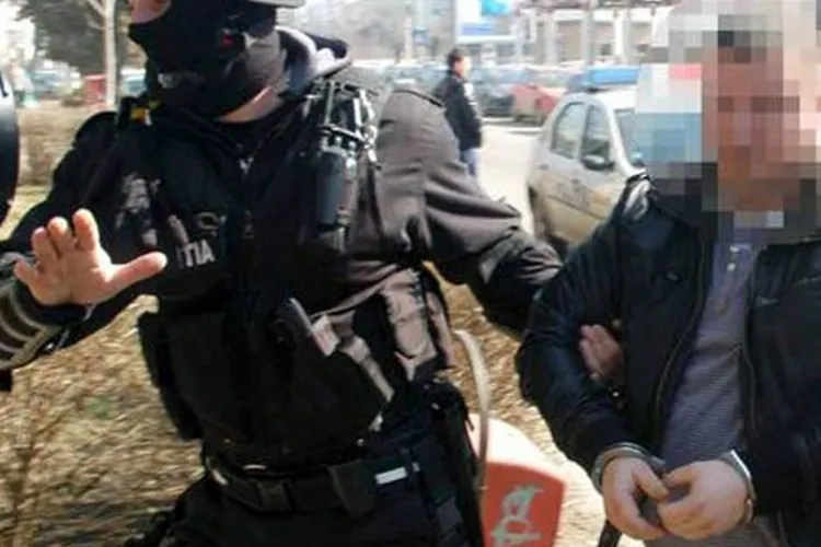 Un clujean a fost arestat după ce și-a bătut concubina atât de rău cu un dispozitiv mecanic, încât a băgat-o în spital. Totul a pornit de la o ceartă