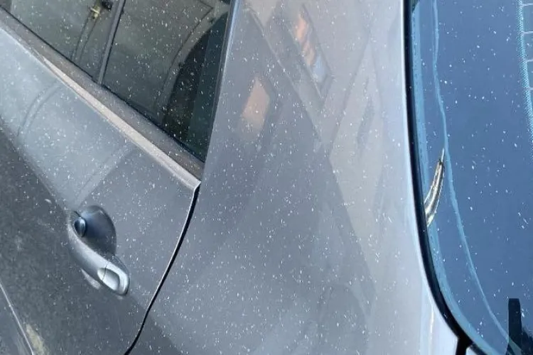 Plouă cu var pe strada Barițiu! Șoferii, luați prin surprindere la semafor: „Din cauza lucrărilor se stropesc mașinile cu var. Evitați zona!” FOTO