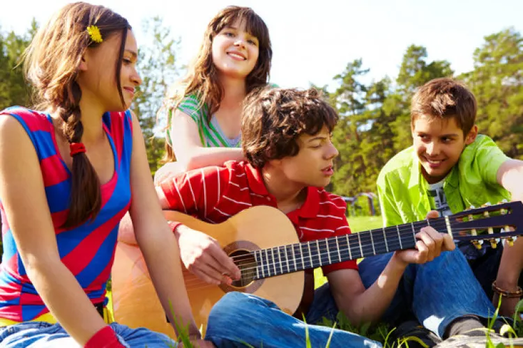 Visuri pe portativ, la Cluj: Se lansează bursa muzicală „Costi Cămărășan” pentru tinerii talentați din medii defavorizate