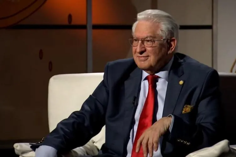 Pericolul care pândește la masa de Paște! Doctorul Vlad Ciurea dezvăluie la ce oră se mănâncă pasca și cozonacul ca să nu ne dăm organismul peste cap