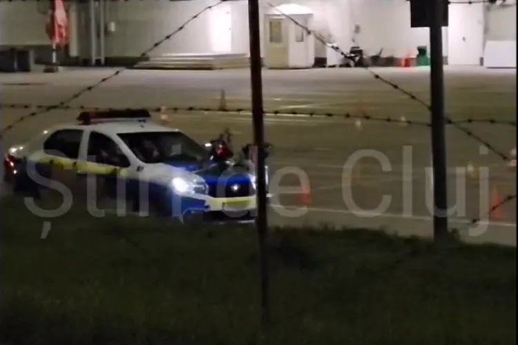 VIDEO Operațiune strict „secretă” azi-noapte lângă VIVO Cluj? O mașină de „poliție” cu camere, ce urmărea o dubă, a alertat clujenii: „Am sunat la poliție”