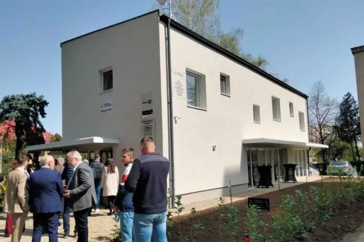 Un important om de afaceri din Cluj a deschis un afterschool GRATUIT pe locul fostei case părintești. Va purta numele părinților săi