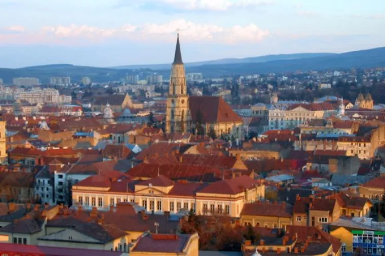 Salariul mediu net din Cluj a trecut de 6300 de lei! Cei din Capitală stau mai bine financiar. Câți lei în plus le intră în buzunar în fiecare lună?