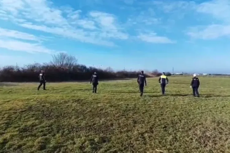 Gest șocant! O elevă de 16 ani și-a abandonat bebelușul într-o groapă, imediat după ce a născut. Micuțul nu a supraviețuit 