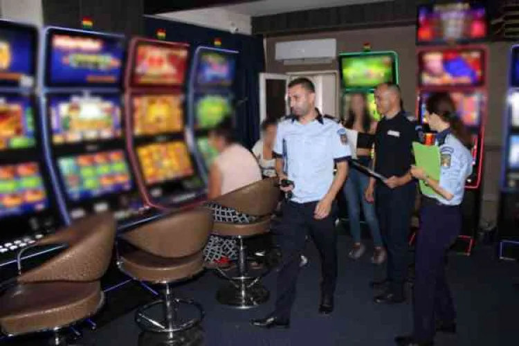 Cluj: Amendă uriașă pentru un dependent de păcănele, care a făcut prăpăd într-o sală de jocuri de noroc. S-a enervat că și-a pierdut toți banii