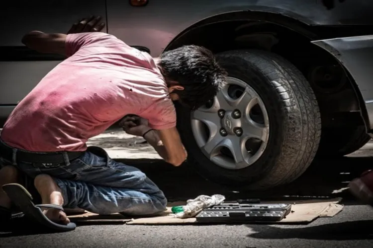 Service auto clandestin, închis și amendat de Poliția Locală Cluj-Napoca! Au fost descoperite nereguli majore. Nici măcar nu avea voie să funcționeze