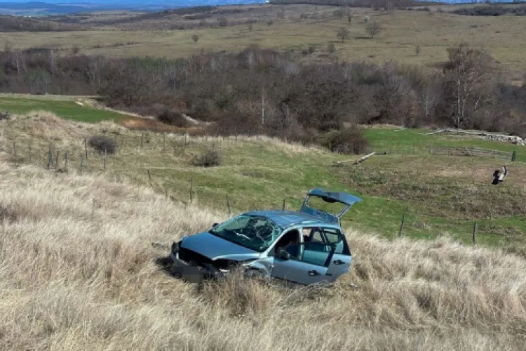 Ardeleancă de 20 de ani, șefă la infracțiuni! A furat o mașină și a condus-o fără permis, a făcut plinul fără a plăti şi apoi a fugit de Poliţie pe câmp 