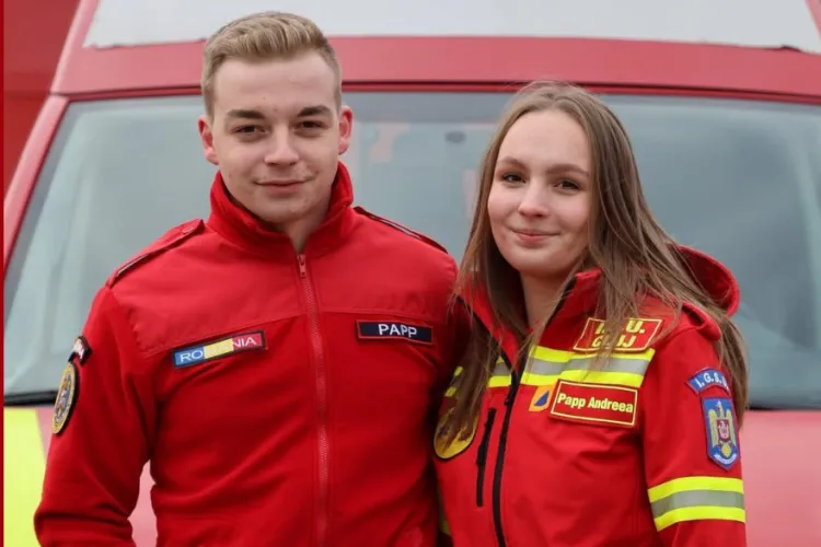 Frații EROI din Cluj! Andreea și Bogdan au meserii bănoase, dar salvează vieți ca voluntari la ISU Cluj: Ce OAMENI frumoși au crescut părinții lor! FOTO