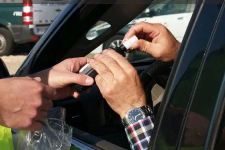 Pericol pe patru roți în Cluj! Un bărbat s-a urcat la volan cu o alcoolemie de speriat. S-a dispus măsura arestului la domiciliu