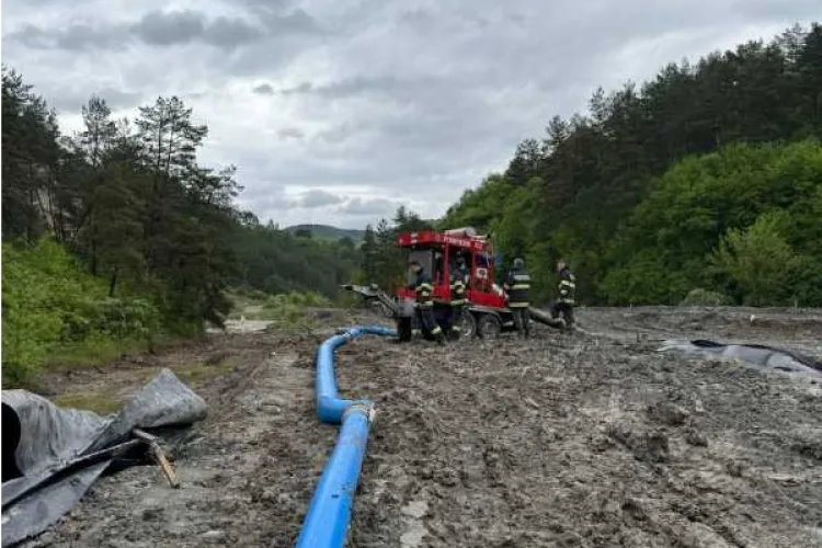 Ploile au făcut prăpăd! Salina a fost închisă de urgență, după ce apa a pătruns în galerii. Pompierii intervin în aceste momente 