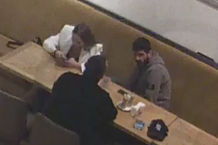 VIDEO Jaf într-un restaurant din Cluj! Hoț surprins „în acțiune” pe camerele de supraveghere în timp ce fură o minge semnată de jucătorii Generației de Aur