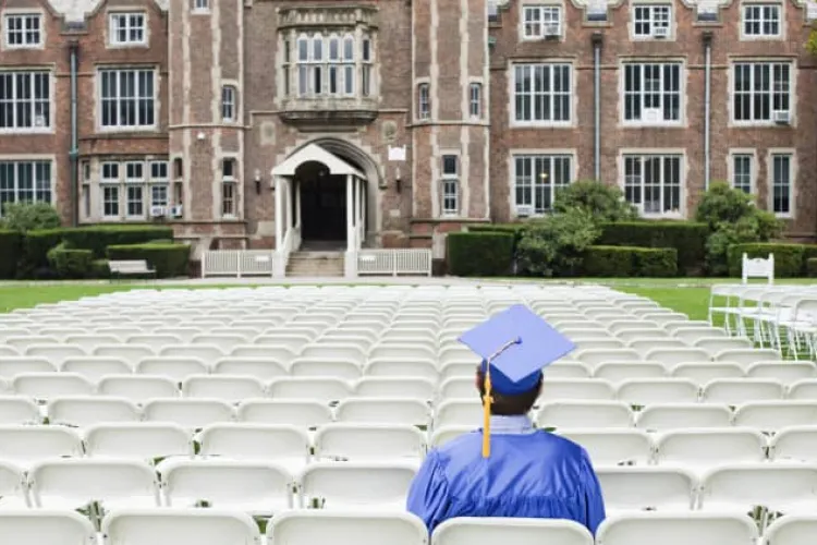 Valiza, visul și bursa: Statul român vrea să-ți plătească studiile în străinătate. Ce costuri vor acoperi aceste burse