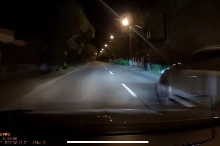 Un șofer nervos din Cluj accelerează ca să nu fie depășit, deși drumul era gol: „O să-ți dau 100 de lei, poate mergi la masaj să scapi de nervi” VIDEO
