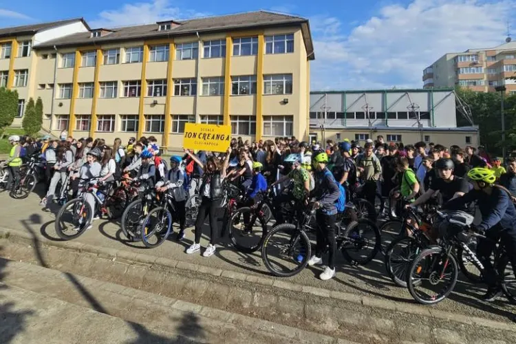Clujul pe două roți: Elevii Școlii „Ion Creangă” au transformat o zi obișnuită într-un marș pentru viitorul planetei și al educației FOTO