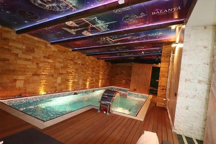 Apartament din Cluj-Napoca, cu piscină și saună, scos la vânzare cu 1,2 milioane de euro: „Luxul nu se măsoară în metri pătrați, ci în experiențe” FOTO