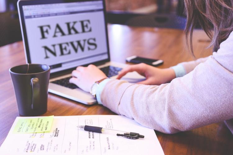 Poliția avertizează: Campanie de FAKE NEWS despre accidente și incendii. Au inventat inclusiv decesul președintelui Bolojan