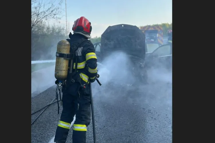 O mașină a luat foc pe centura Vâlcele - Apahida. De la ce au plecat flăcările