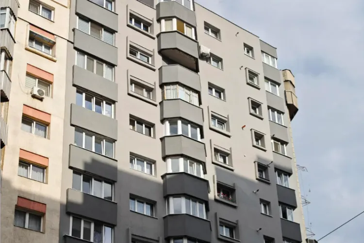 Dispute aprinse între clujeni din cauza culorii blocurilor GRI reabilitate termic în Mărăști: „Decât așa monoton, mai bine să nu se facă deloc!” FOTO