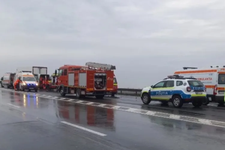 Accident rutier pe autostradă! O mașină a lovit un parapet de protecție. Traficul a fost dat peste cap 