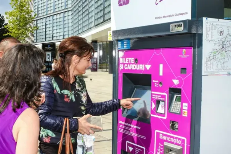 Schimbare URIAȘĂ așteptată de toți clujenii la automatele de bilete din Cluj-Napoca: De astăzi, merge contactless: „Un zâmbet?”