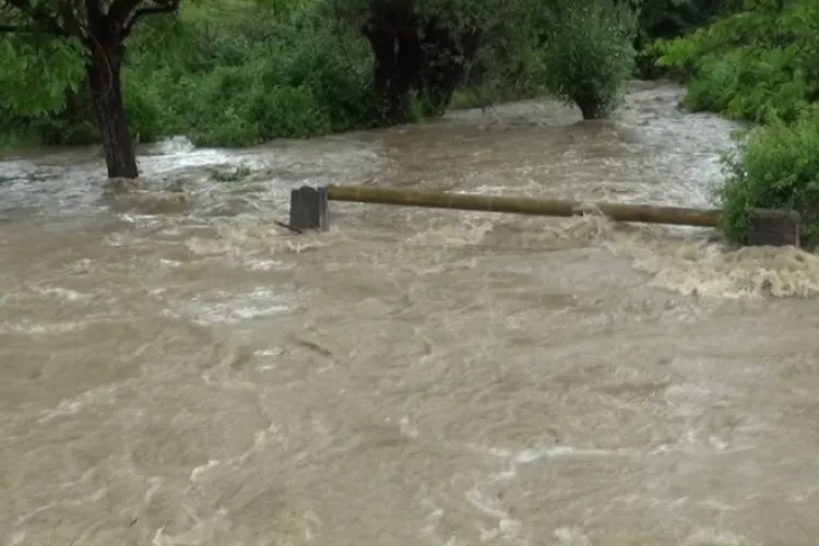 Pericol pe râurile din Cluj! Hidrologii au emis un COD GALBEN de inundații. Sunt așteptate viituri rapide în următoarele ore 