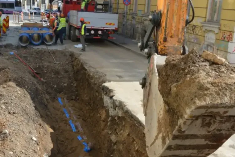 După 60 de ani, se schimbă rețeaua de canalizare pe o stradă intens circulată din Cluj-Napoca! Lucrările vor dura 3 luni 