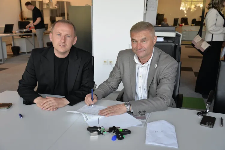 Cluj: Elevii din Jucu vor merge la școală cu microbuzul electric! Schimbări importante în educație: „Împreună construim viitorul copiilor noștri”