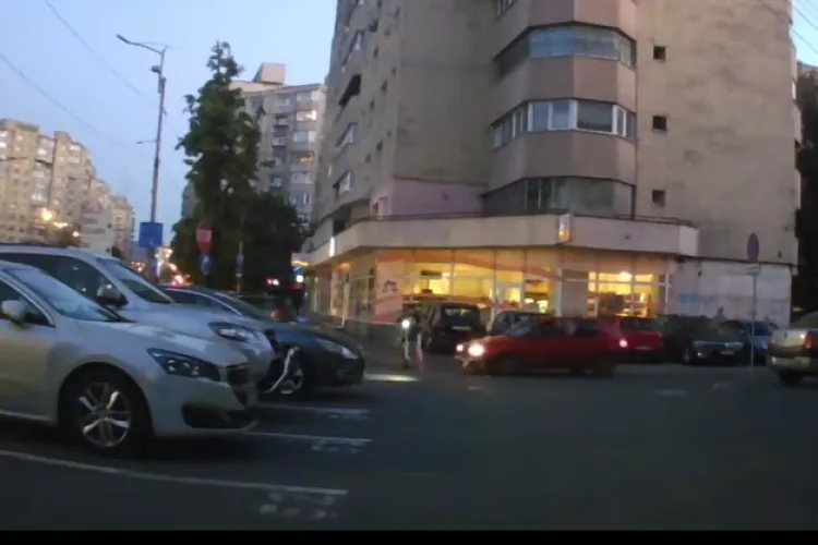 VIDEO Doi tineri la un pas de accident pe o trotinetă electrică în Cluj: „Nu păreau să realizeze deloc în ce pericol au fost și ce tragedie putea fi” 