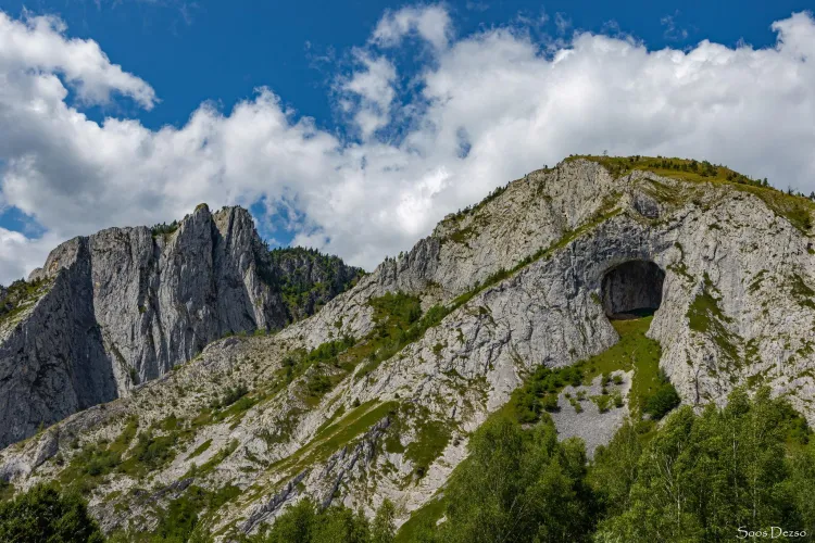 Tărâmul spectaculos din Apuseni: Trasee uimitoare și peisaje spectaculoase, la numai două ore de Cluj! E un adevărat colț de rai