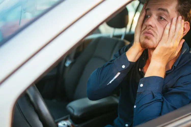 Culmea ironiei: A furat mașina, s-a plimbat beat și fără permis… apoi s-a întors la locul faptei, ca și cum nimic nu s-ar fi întâmplat