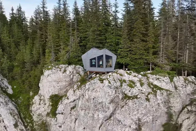 Cazare de senzație în Ardeal, complet GRATUITĂ! Peisaje de vis, adrenalină și nopți la înălțime, fără niciun ban scos din buzunar FOTO