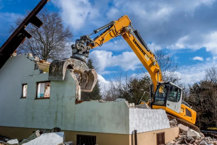 Clujean obligat de Poliția Locală să-și demoleze casa construită ilegal, salvat de instanță! Are un an la dispoziție pentru a intra în legalitate