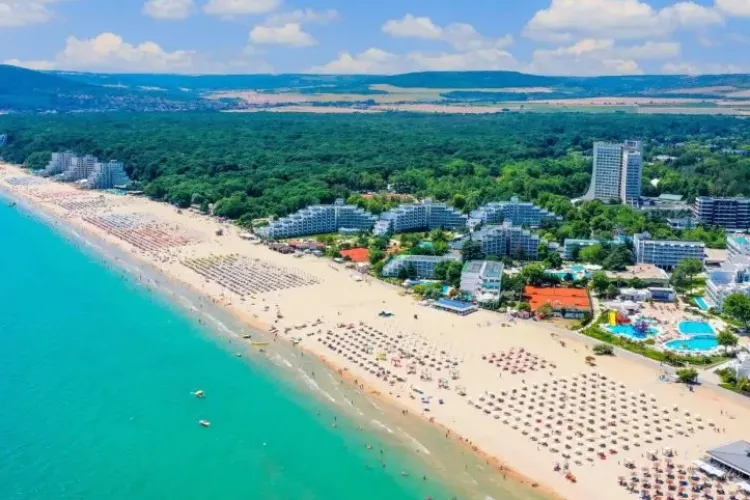 Veste proastă pentru românii care pleacă în vacanță! Una dintre cele mai populare destinații de concediu a introdus o nouă taxă